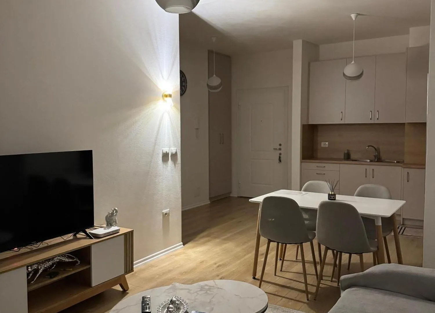 Apartamento Bright & Roomy Tirana